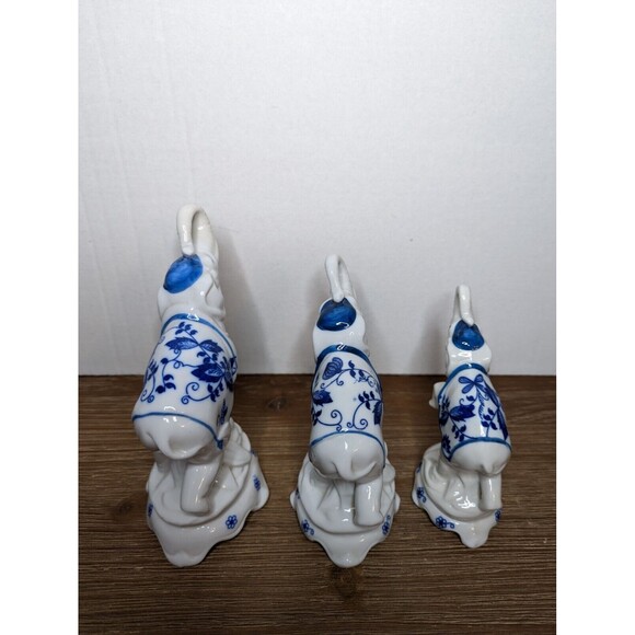 Circus Elephant Figurines, Set of 3 porcelain elephants, Blue onion elephants - Picture 4 of 6